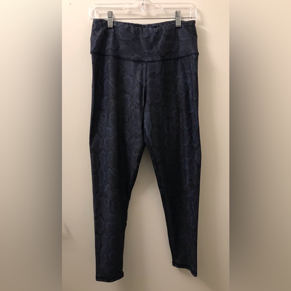 Maxazria Women’s Athletic Leggings; Size L